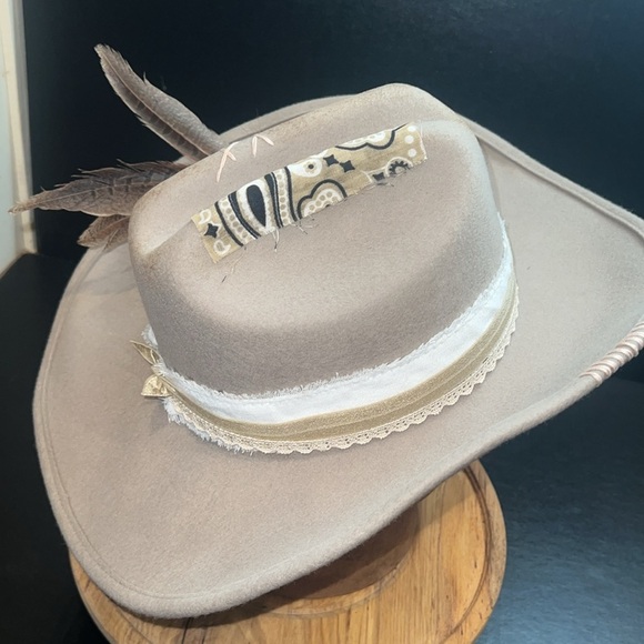 Handmade One of a Kind Decorated 100% Wool Beige Cowgirl Hat w/Lace & Feathers - Picture 7 of 10